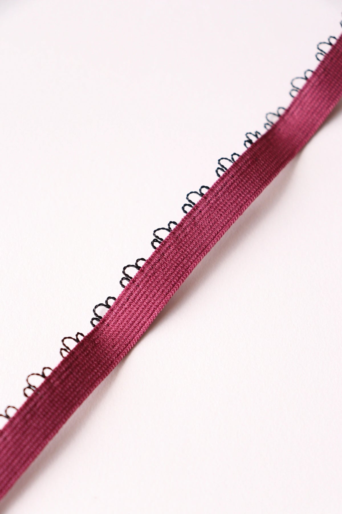 Elastique aubergine 0,9cm picots noir
