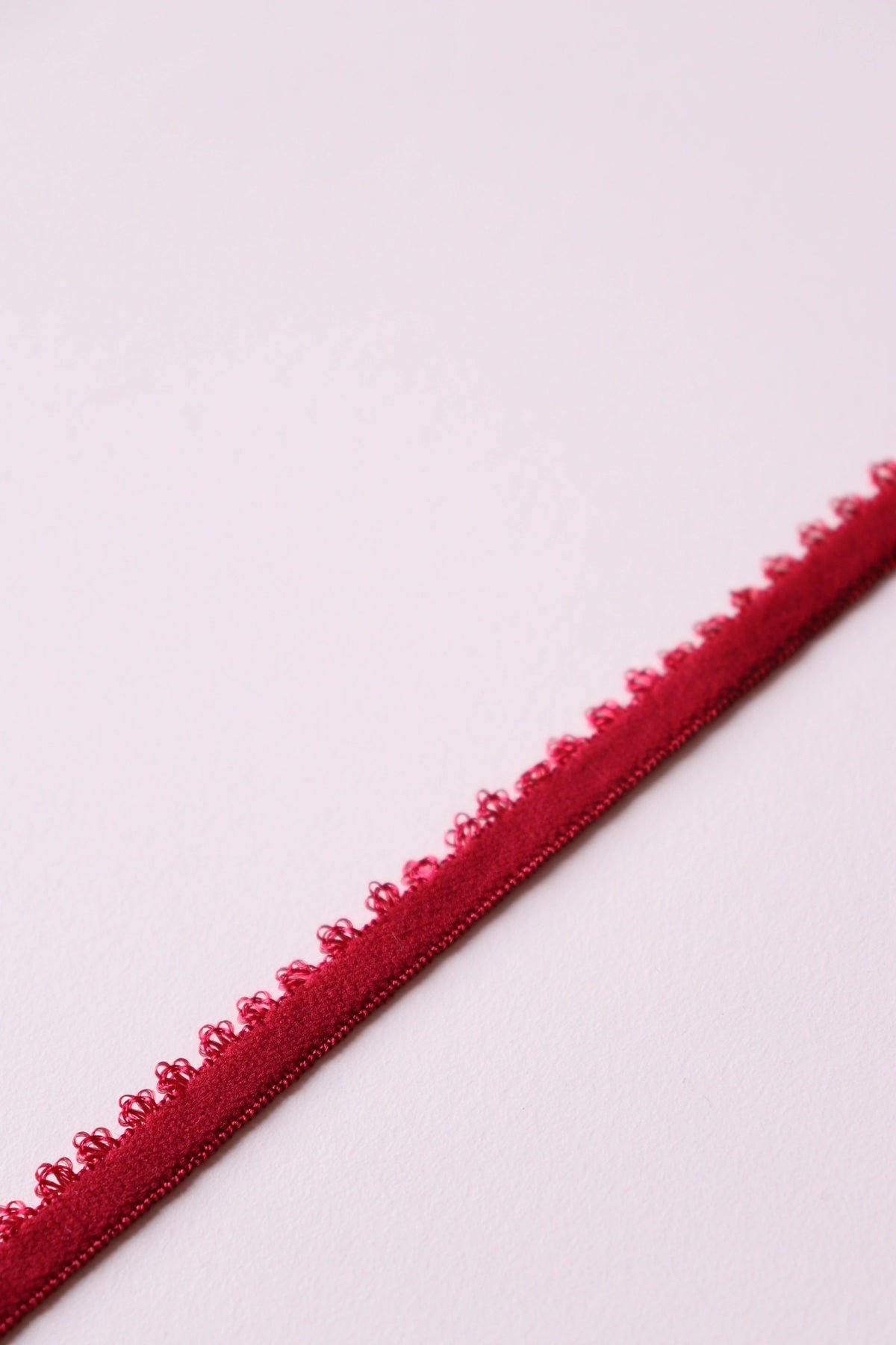 Elastique picots petites couronnes rouge carmin 0,7cm