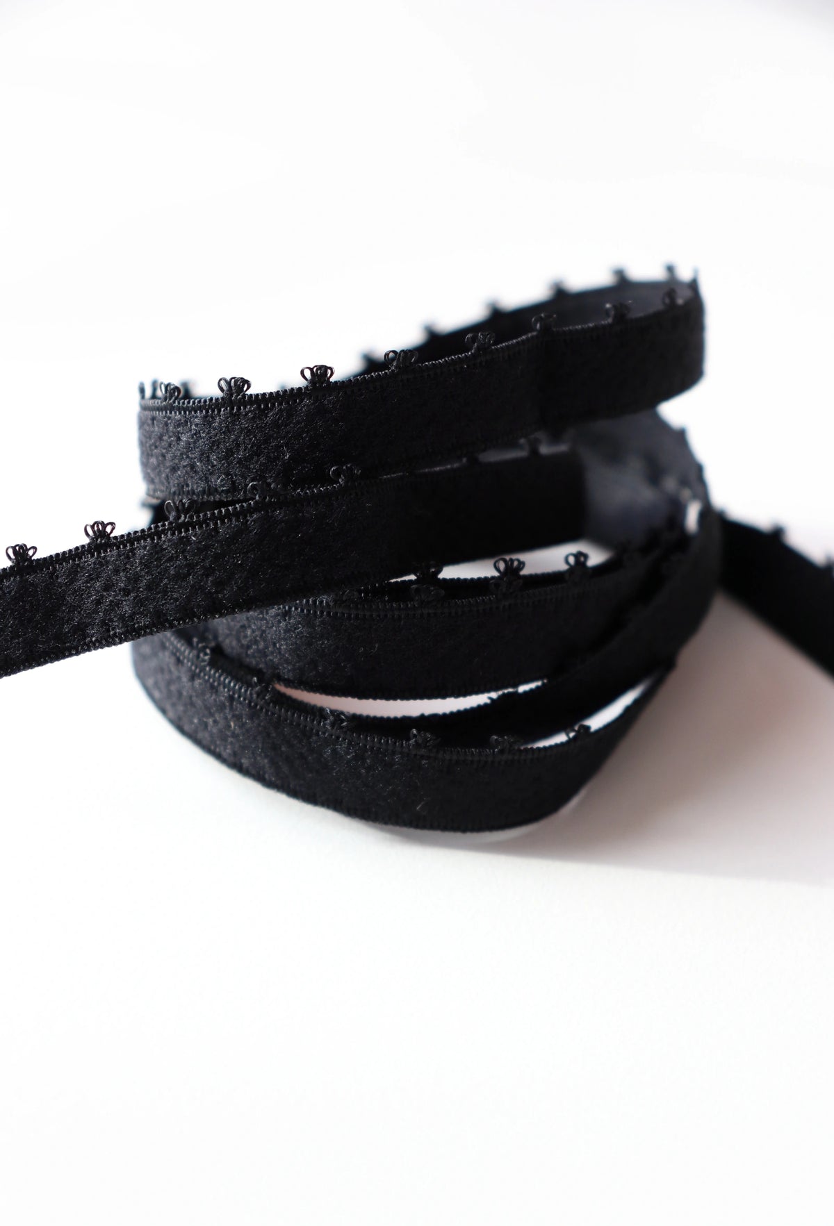 Elastique picots noir petites couronnes 0,9cm