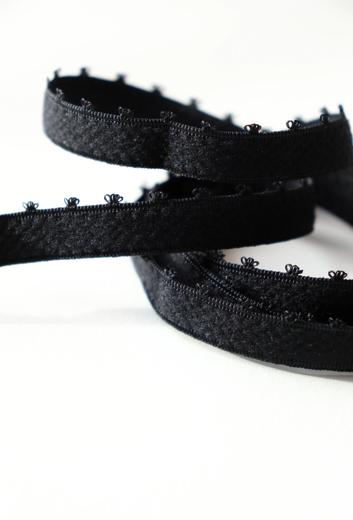 Elastique picots noir petites couronnes 0,9cm