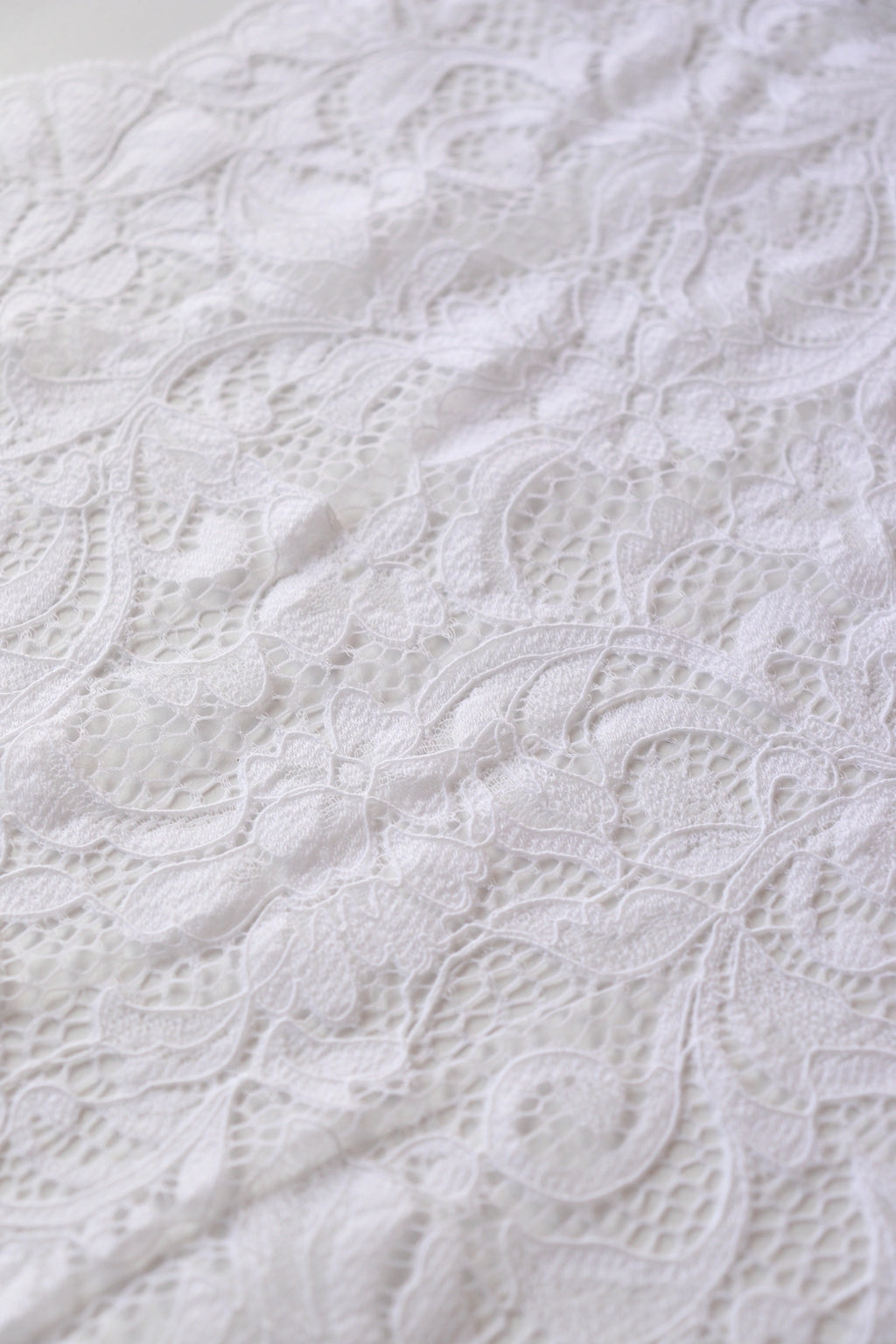 Dentelle fleurie blanche 24cm