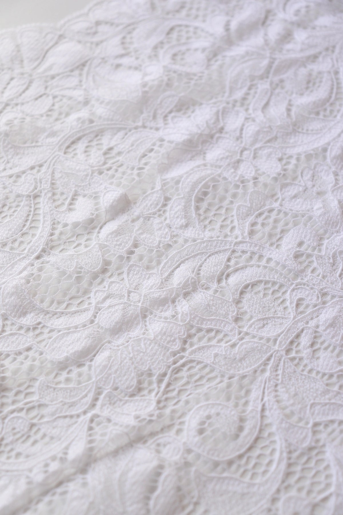 Dentelle fleurie blanche 24cm