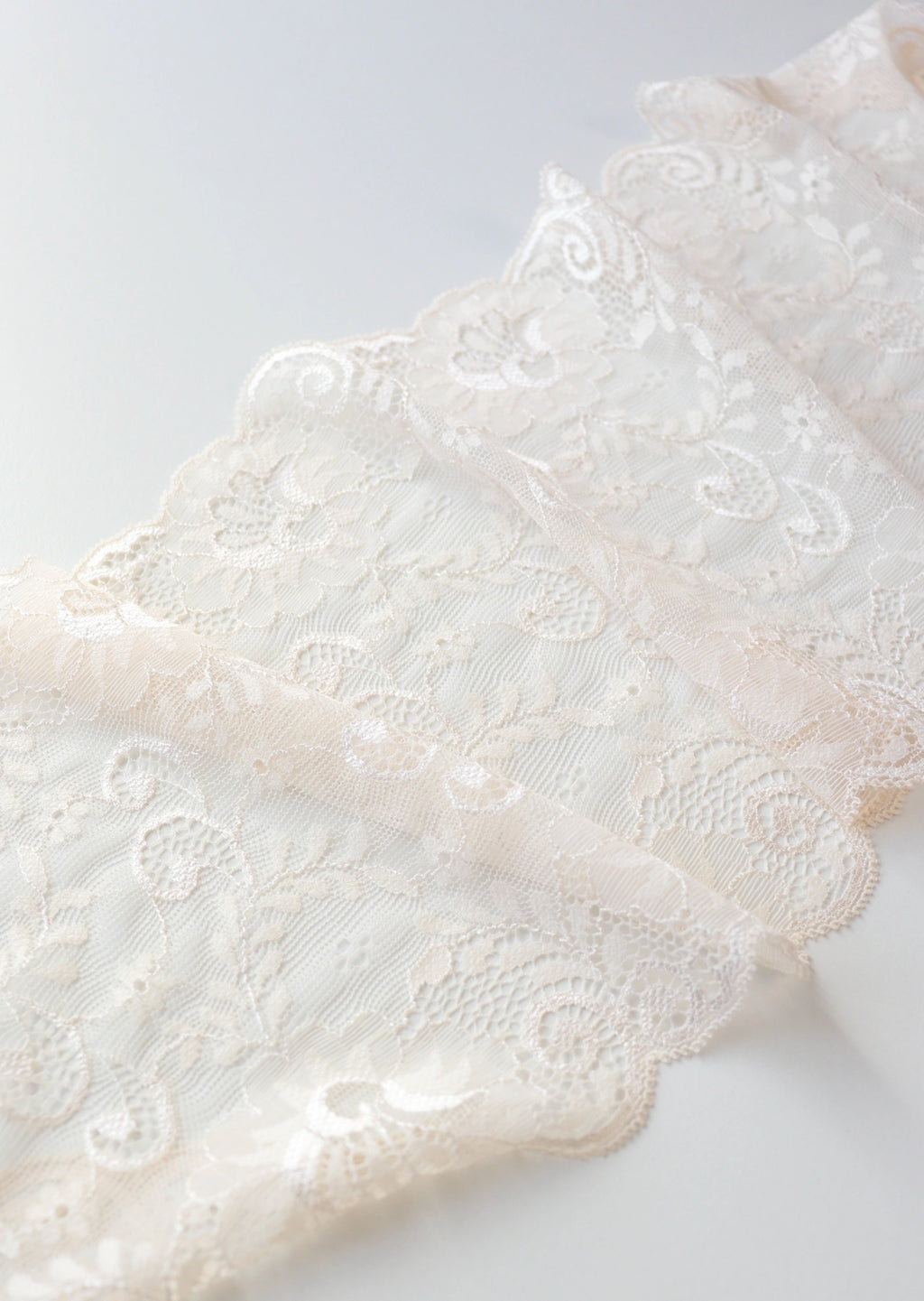Dentelle rose ivoire