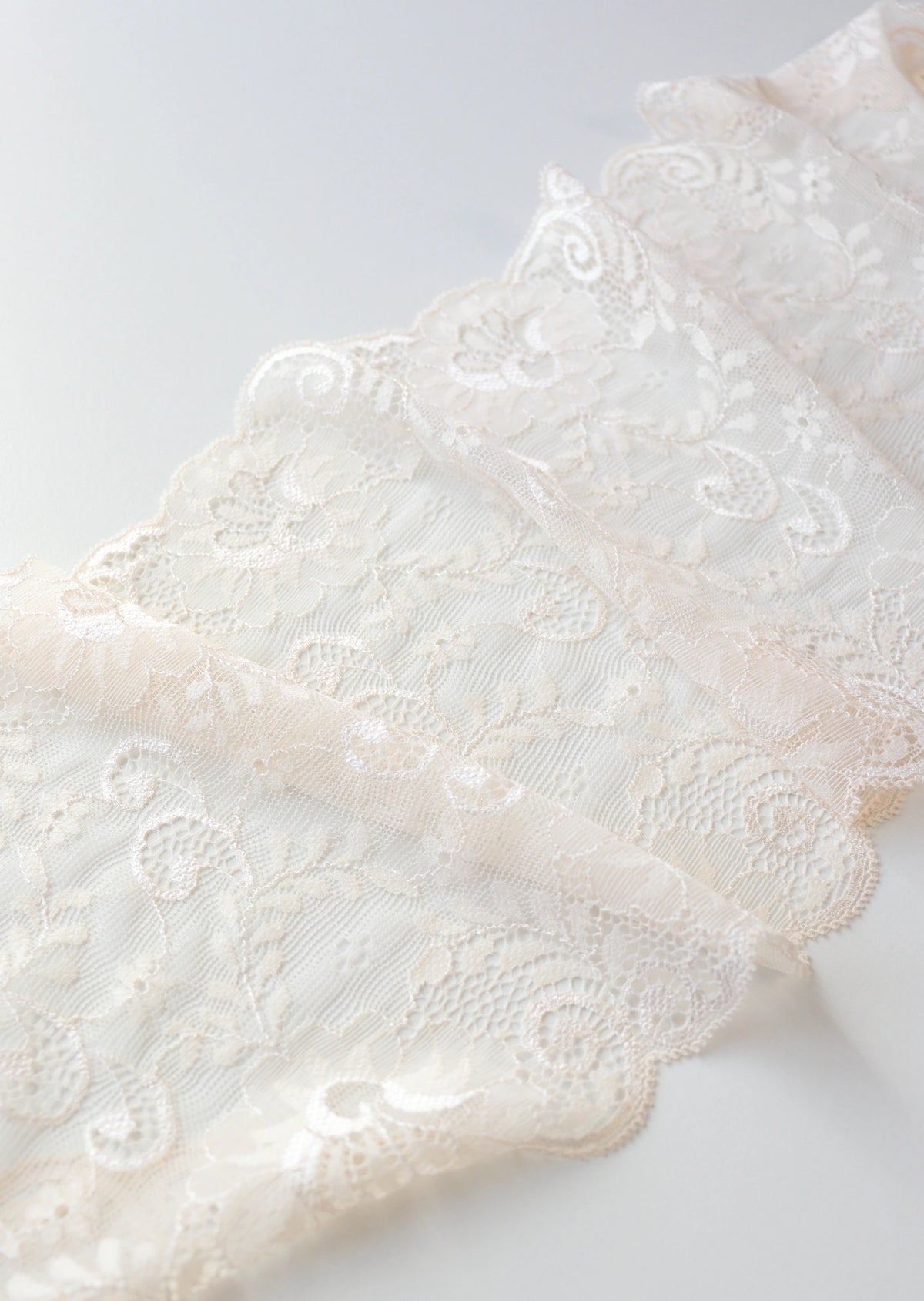 Dentelle rose ivoire