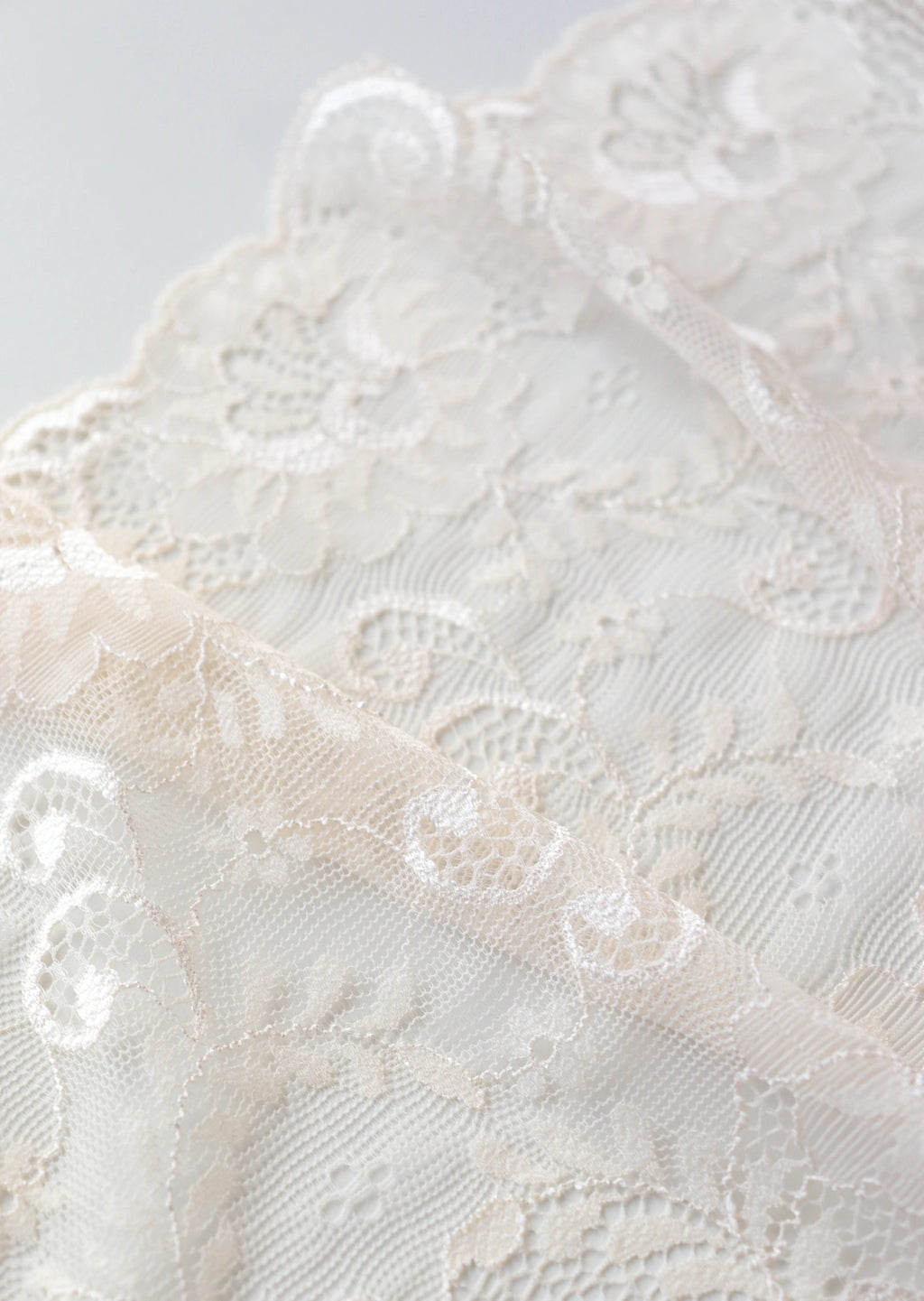 Dentelle rose ivoire