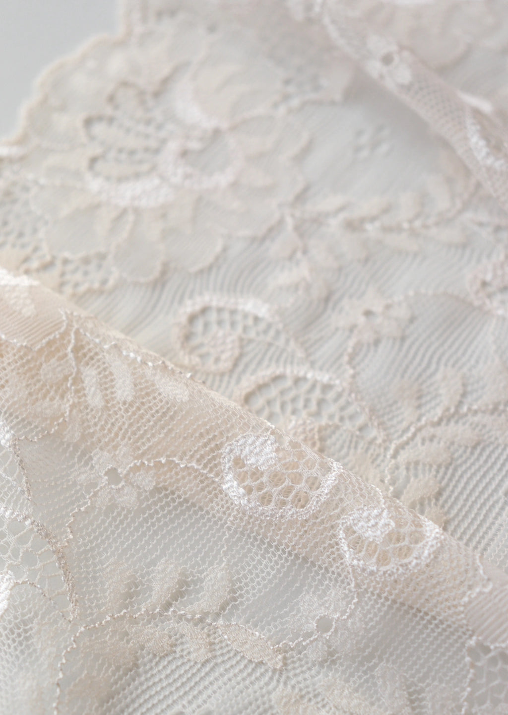 Dentelle rose ivoire